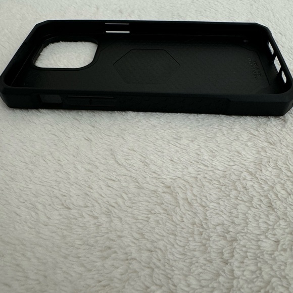 UAG - Monarch Pro Magsafe Case For Apple Iphone 15 Pro Max - Carbon Fiber - Picture 7 of 8